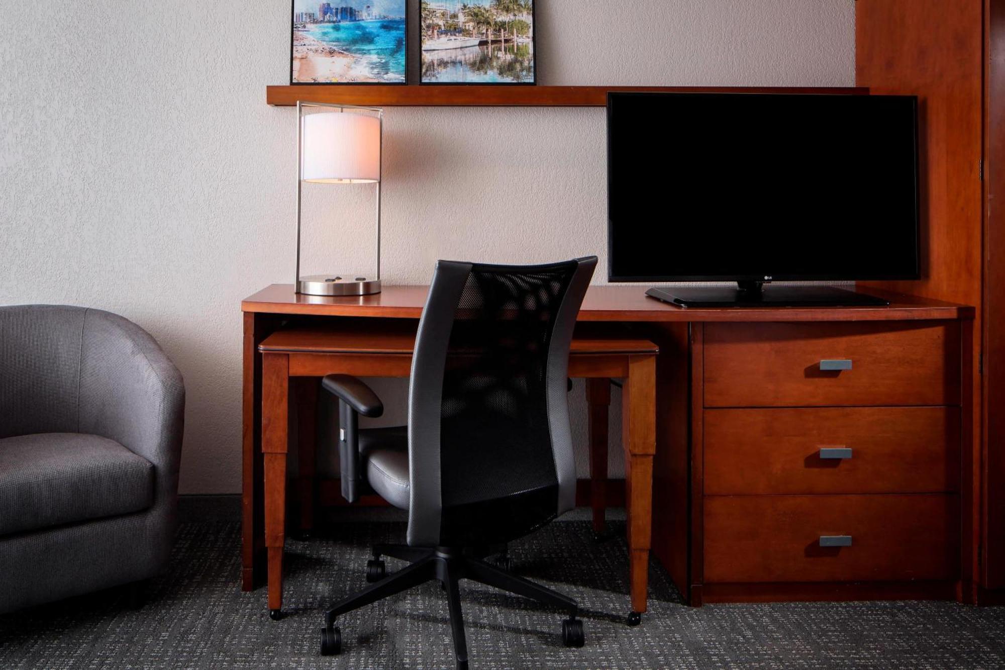 Courtyard By Marriott Fort Lauderdale Airport & Cruise Port Dania Beach Zewnętrze zdjęcie
