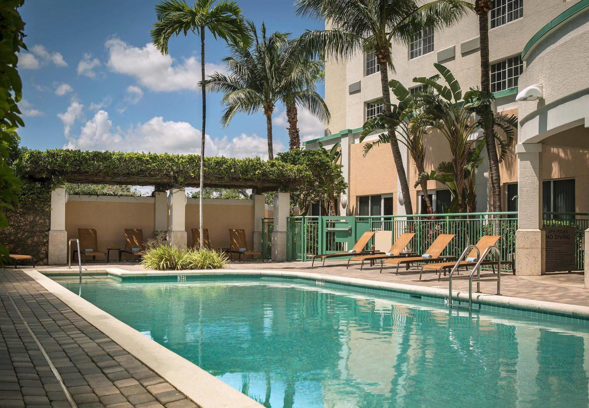 Courtyard By Marriott Fort Lauderdale Airport & Cruise Port Dania Beach Zewnętrze zdjęcie
